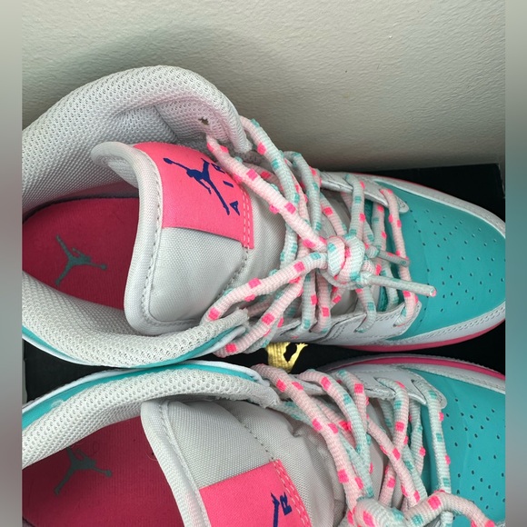 Jordan 1 Mid White Pink Green Soar (GS) 🍬 - Picture 12 of 16